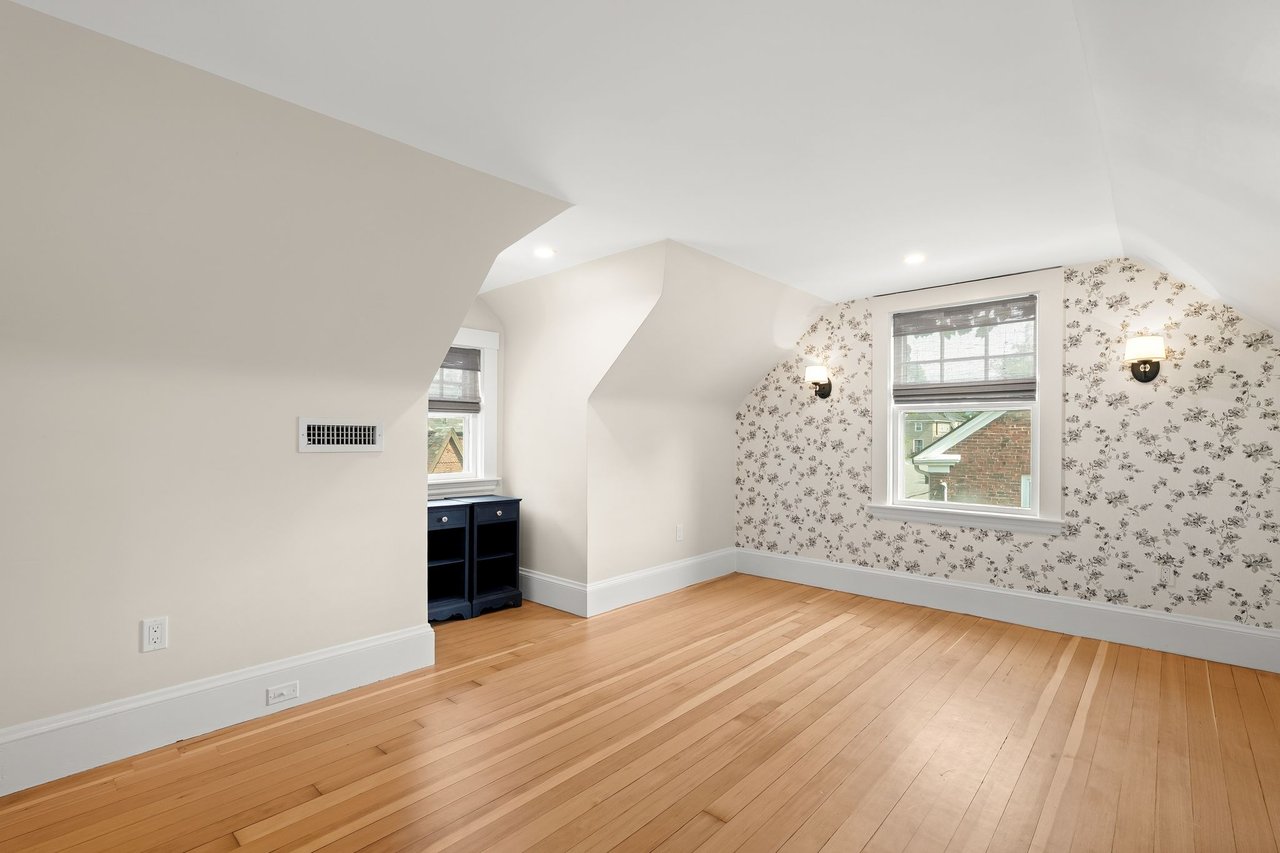 3 Essex Rd