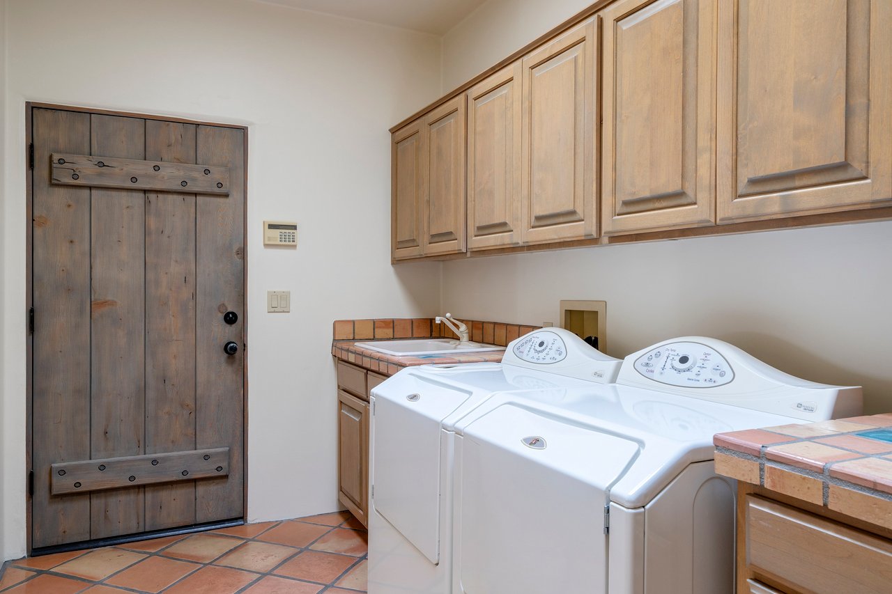 5115 N Corte De Catalonia