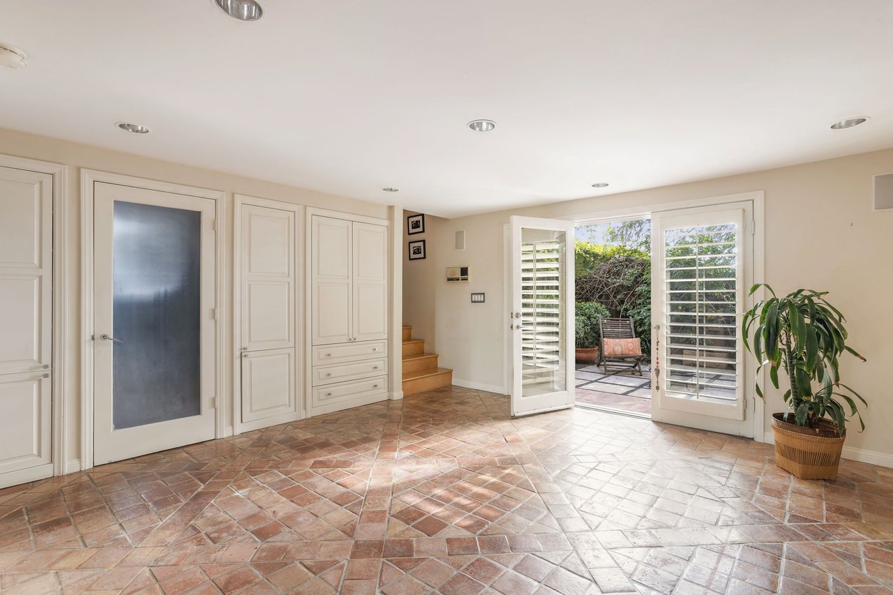 2536 Beverley Ave, Santa Monica 