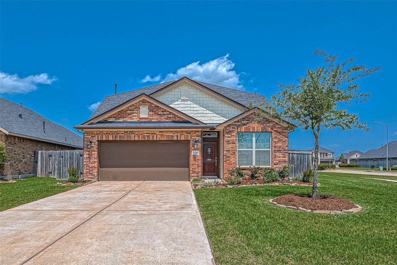 31302 White Cypress Ln