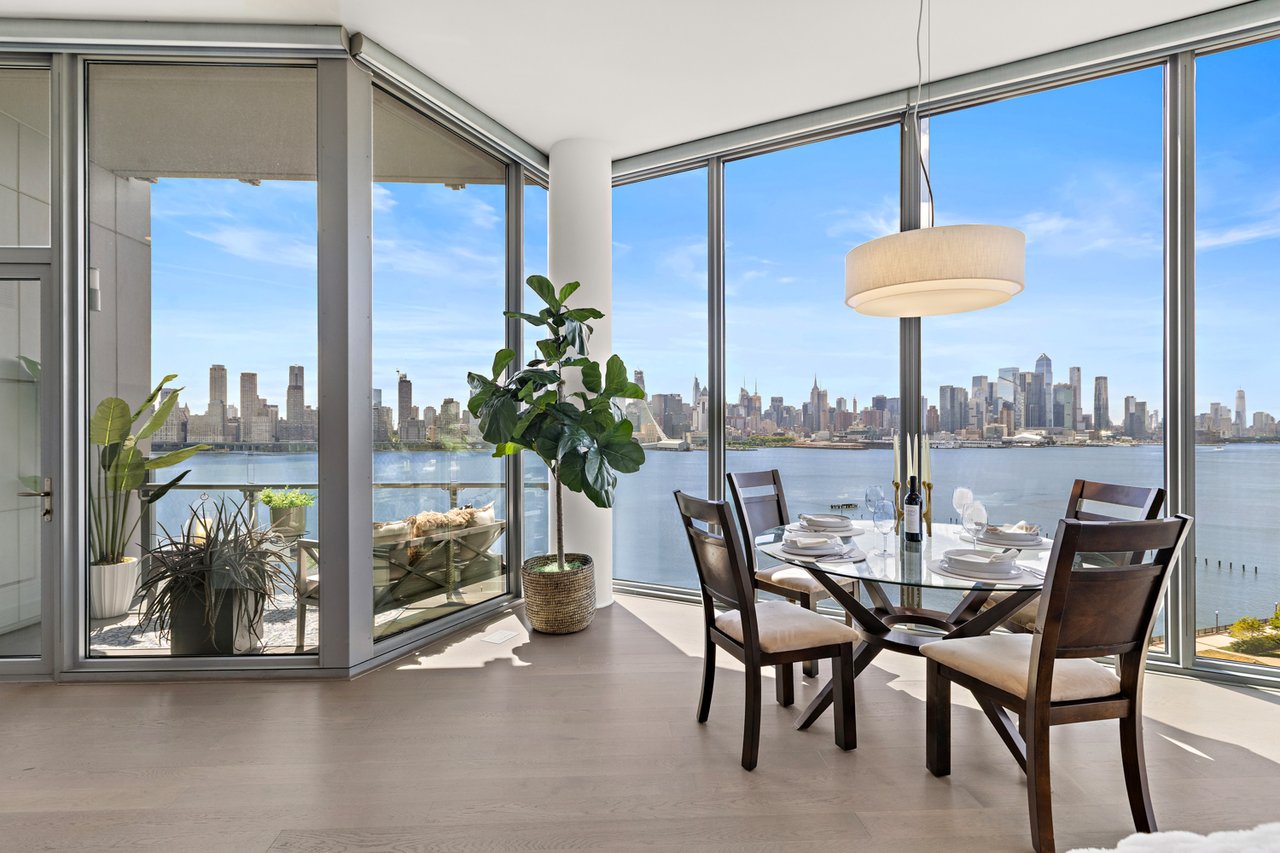 Waterfront Penthouse at Nine on the Hudson 