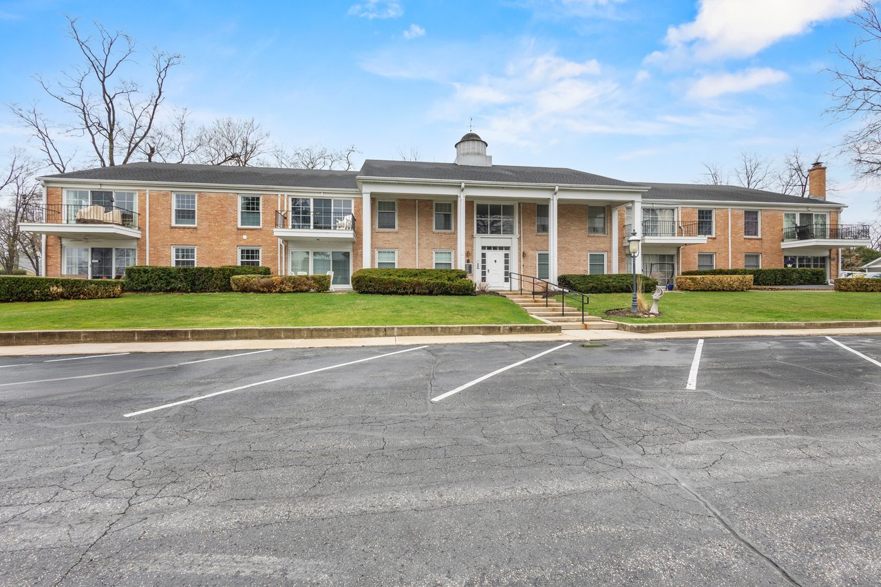 1305 W. Main St. Unit 202 Lake Geneva, WI 53147