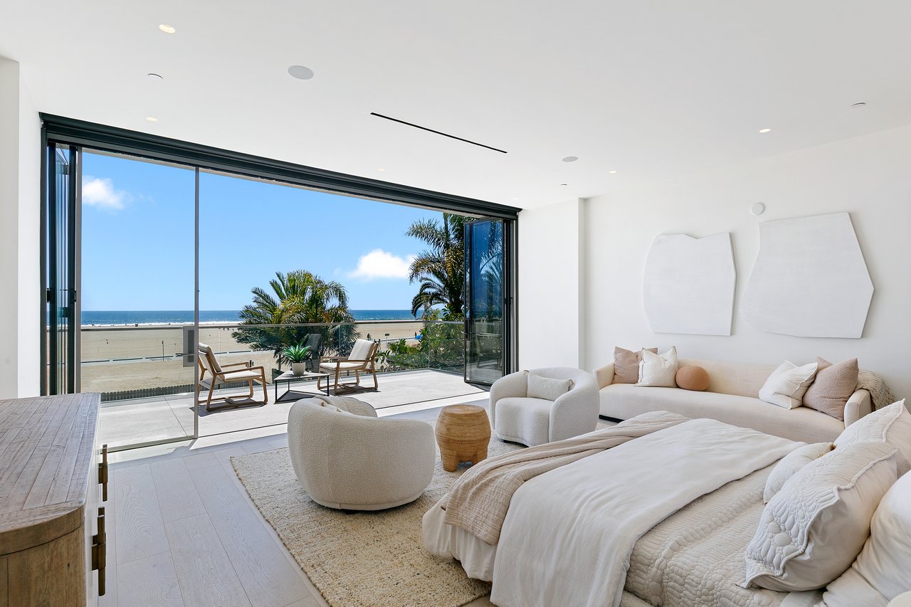 938 Palisades Beach Rd