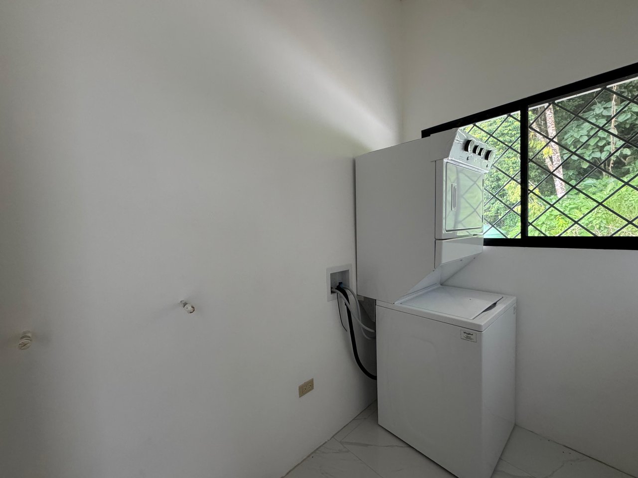Modern Elegance Meets Incomparable Views, 3BDR&3Baths Home