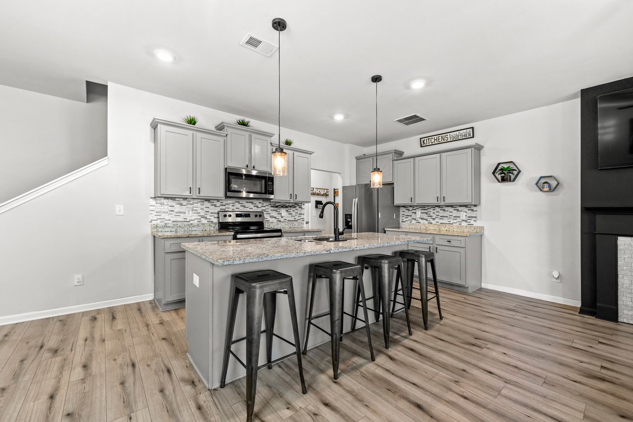 7492 Knoll
