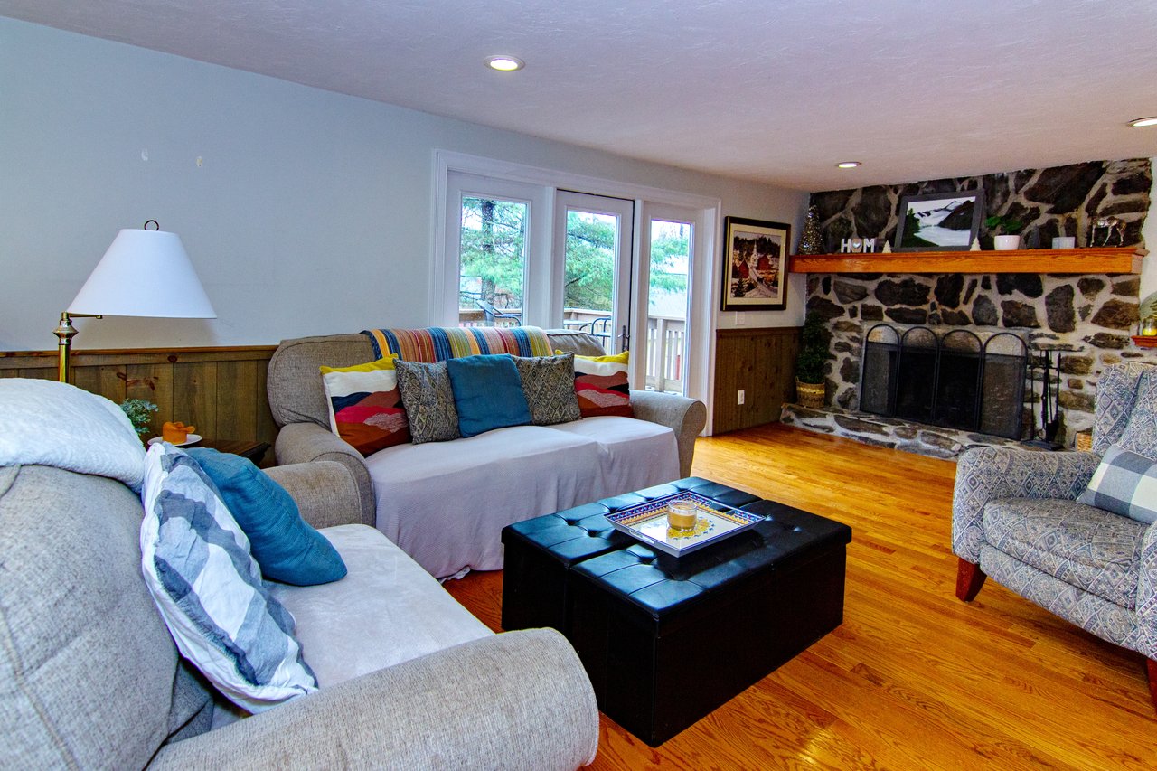 Pet Friendly, updated single family home for Ski Season