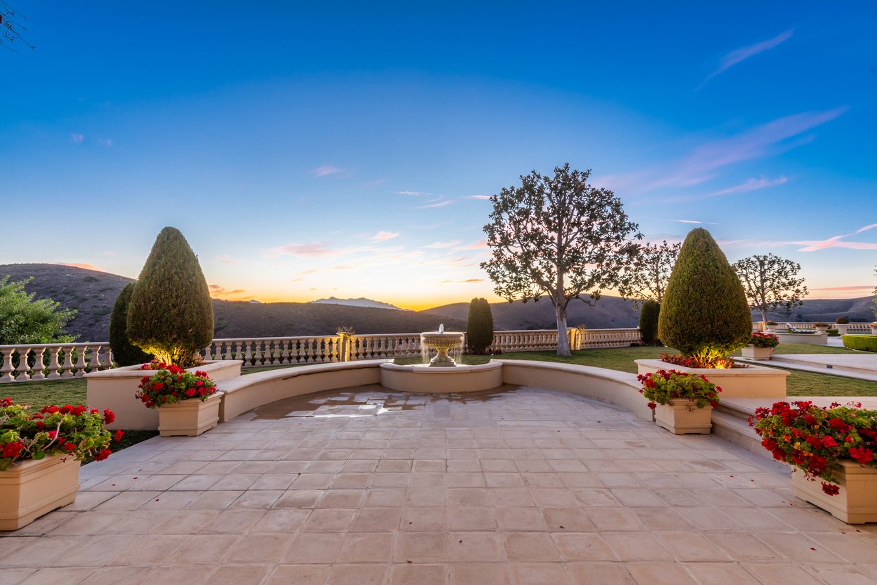 996 Vista Ridge Lane