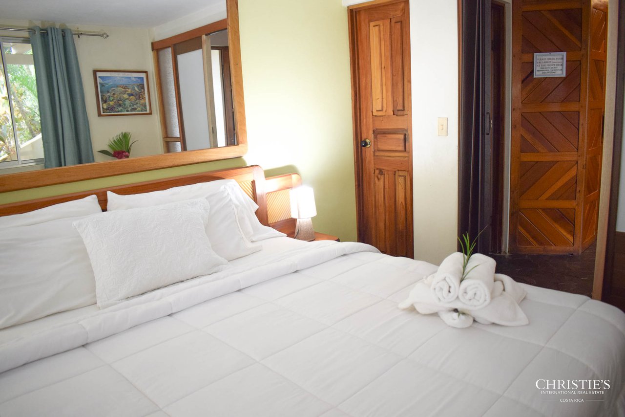 Hotel Las Tortugas - Legendary Beachfront Boutique Hotel 