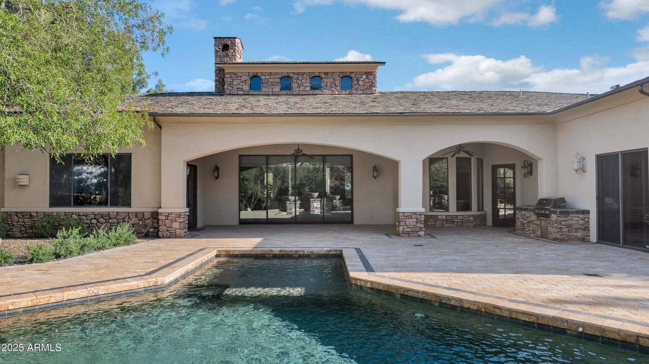 7233 E ROYAL PALM Road