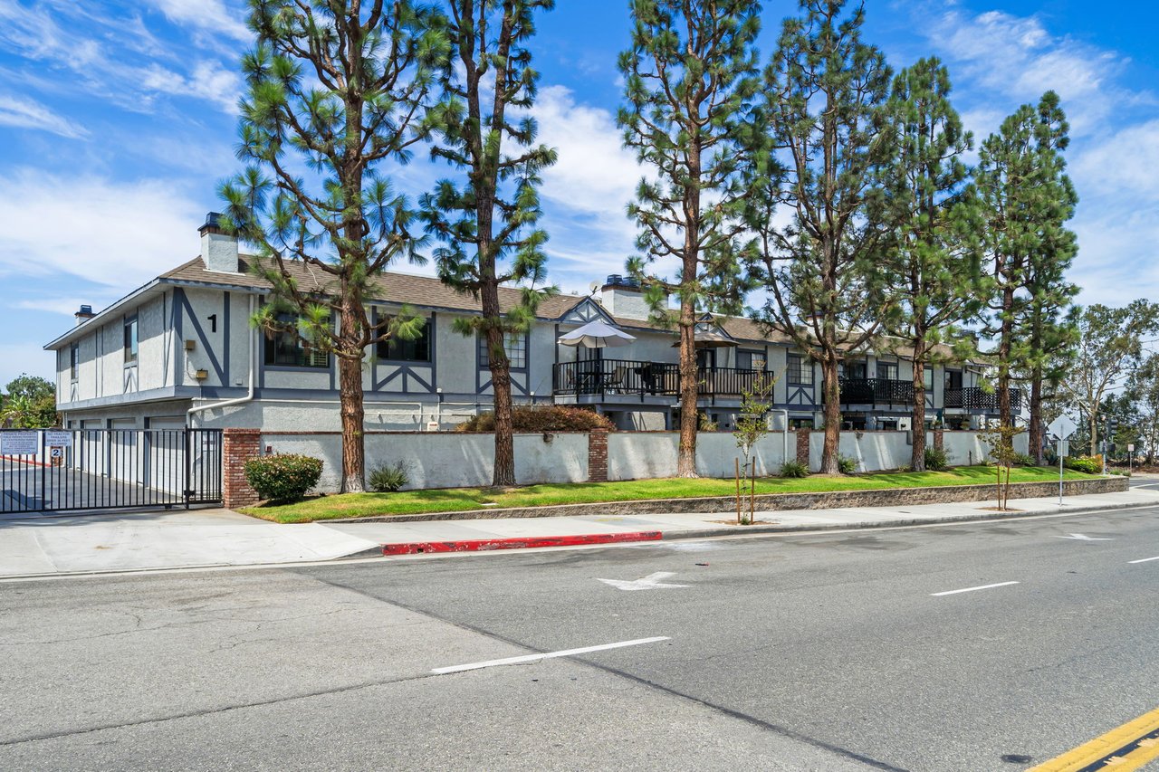 2599 Walnut Ave., Unit 209