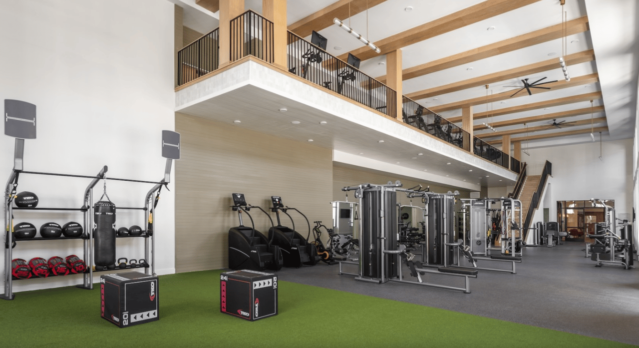 Get January base rent free + $1500 Gift Card!