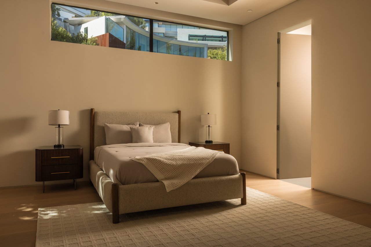9262 Thrush Way, Hollywood Hills