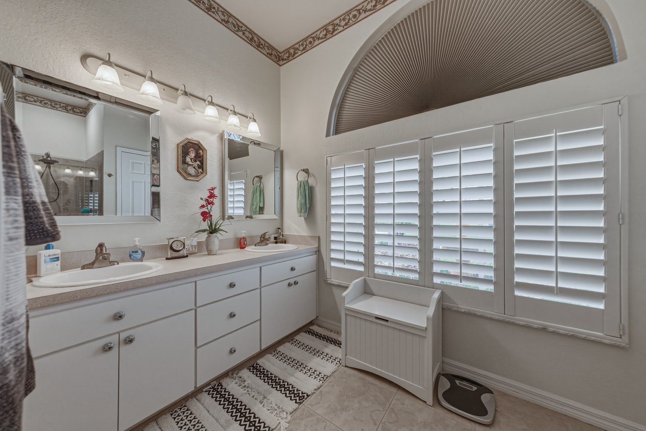 12215 WOODLANDS CIR