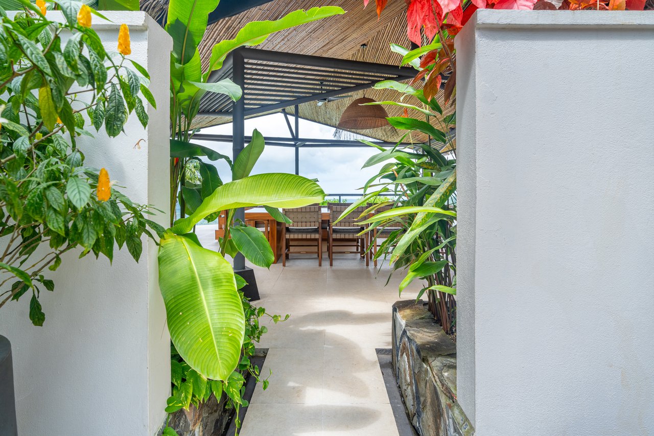 Casa Amarilla – Oceanfront Luxury Meets Sustainable Living in Tres Rios