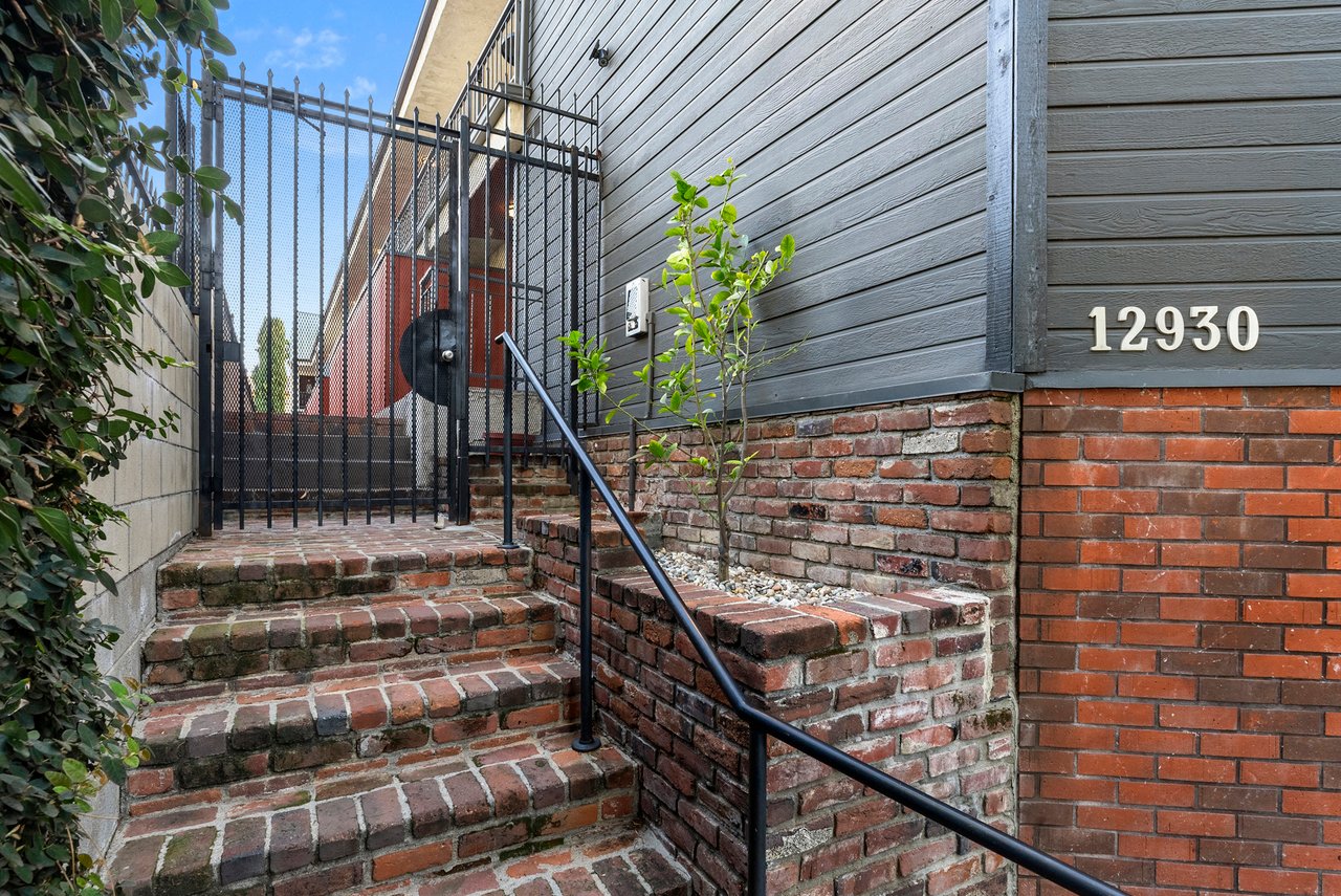 Radiant Townhome in the Heart of Studio City! 