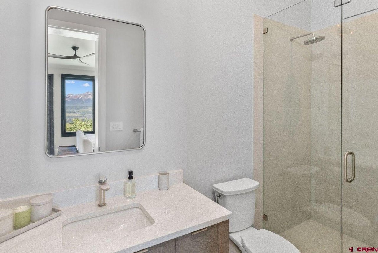 216 E Serapio Dr