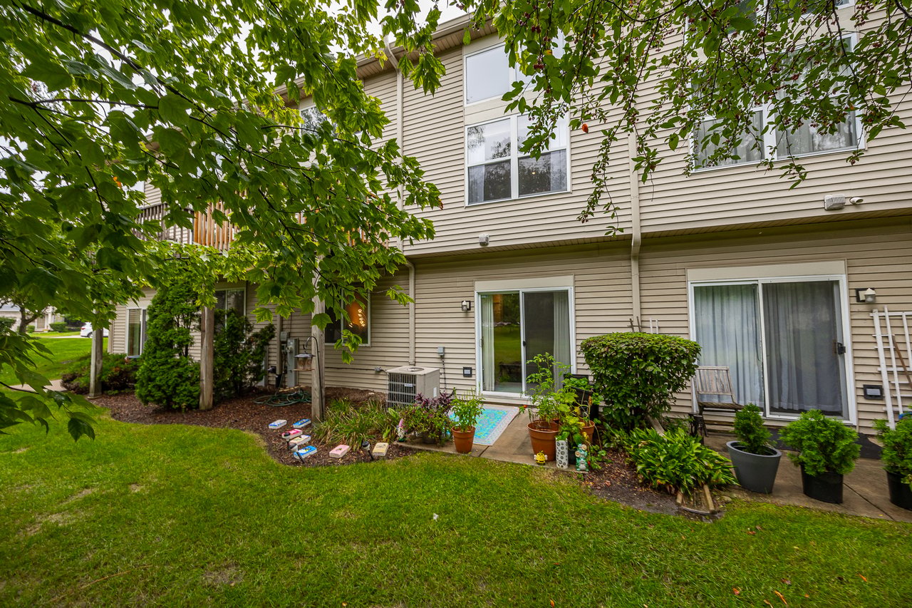 347 Gladstone Ln