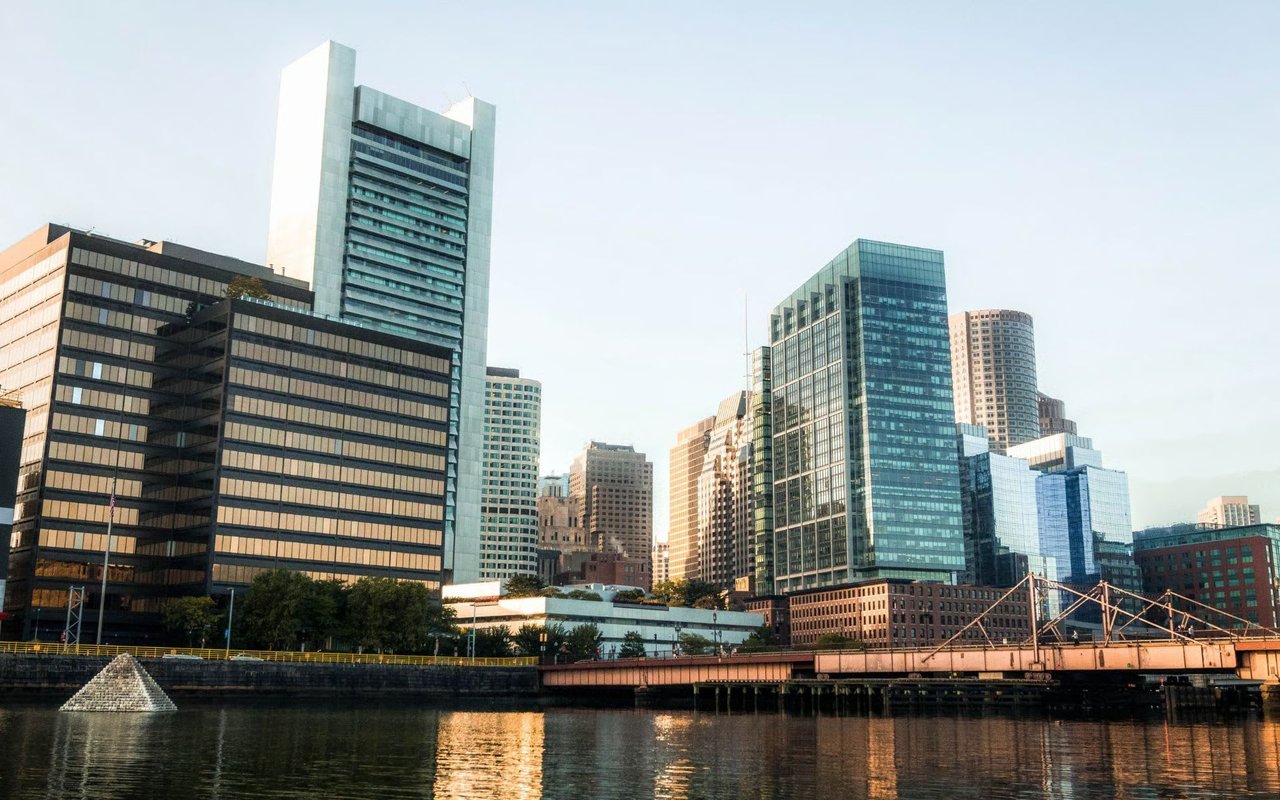 WATERFRONT NEIGHBORHOOD GUIDE