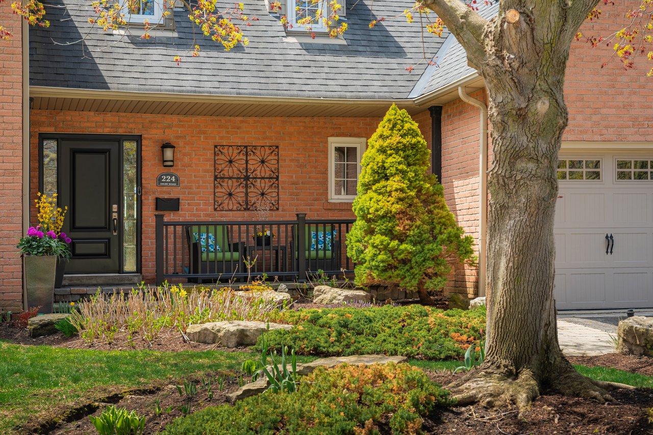 Family Oasis in Ford