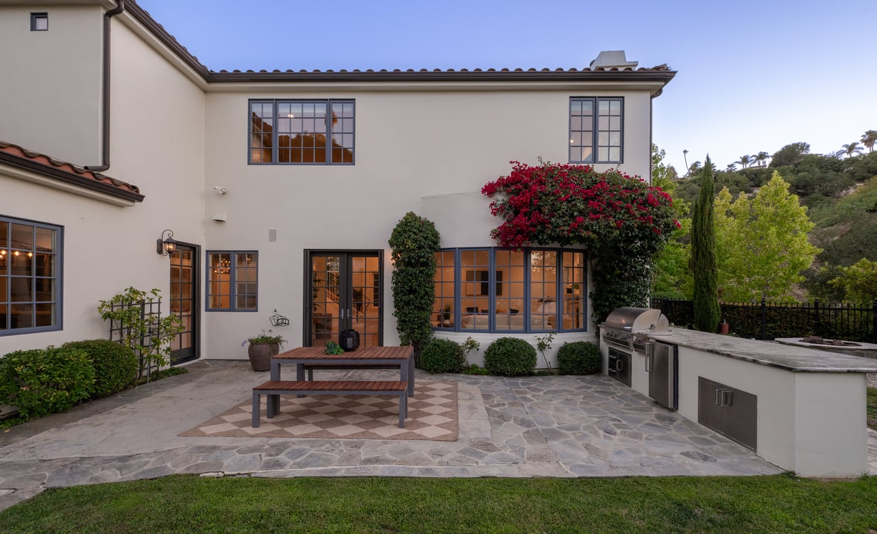 3686 Benedict Canyon Ln, Sherman Oaks 