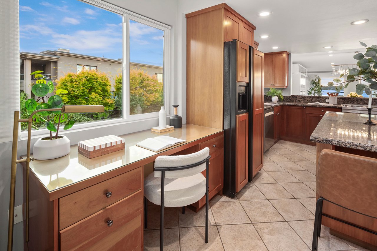 827 Lake Street S Unit: 208