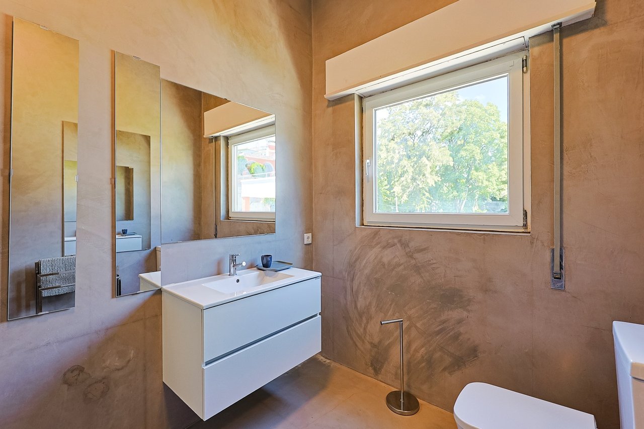 Stylish Renovated 5-Bedroom Villa with Pool in Monte Estoril’s Prestigious Avenida de Portugal