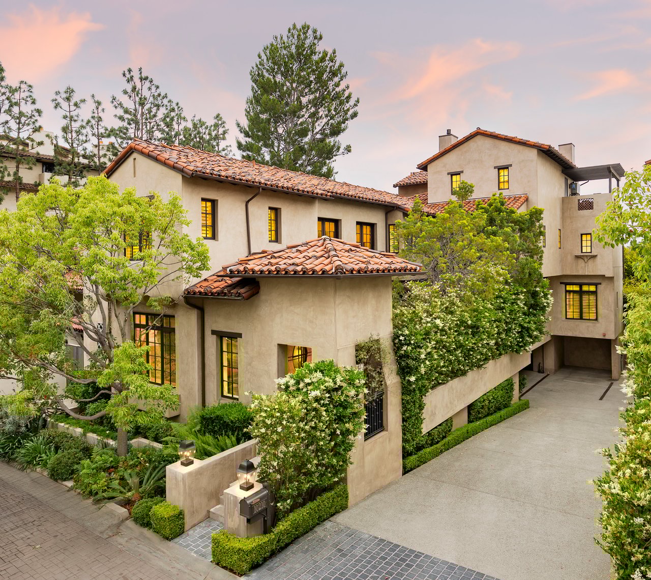 10210 Century Woods Dr, Century City