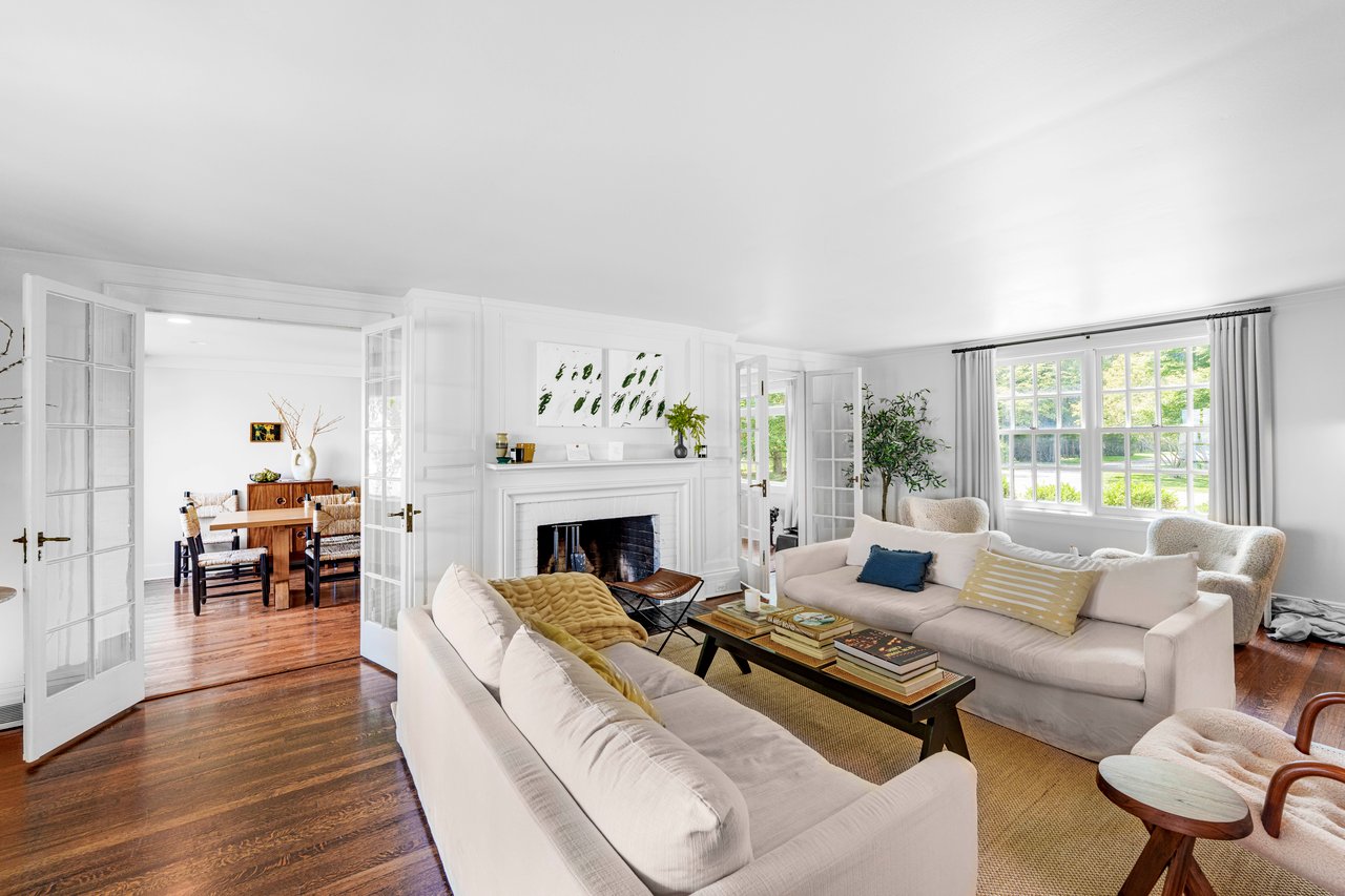 AN ELEGANT WATERFRONT ESCAPE