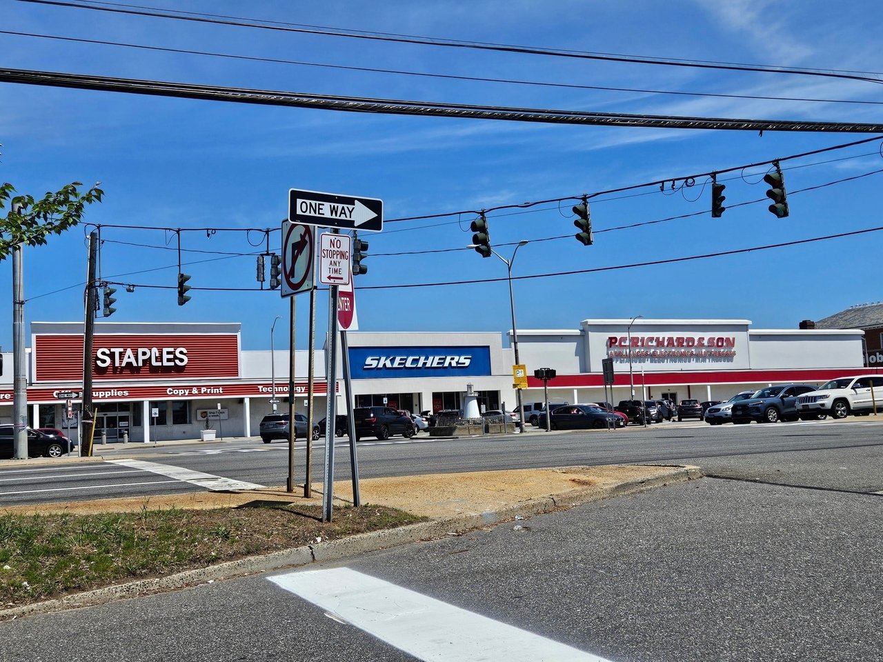 3056-3068 Hempstead Tpke