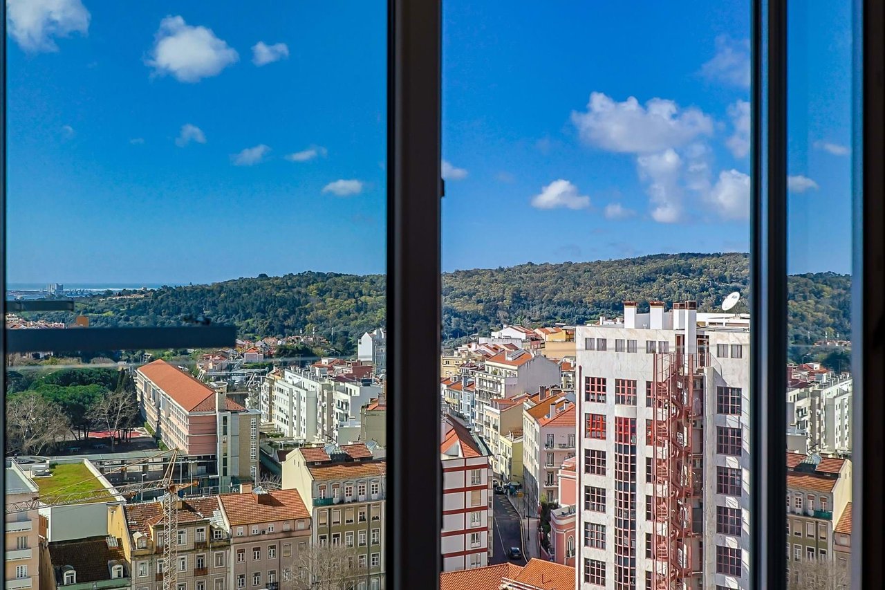 Luxury 3-Bedroom Apartment in Amoreiras with Panoramic Views