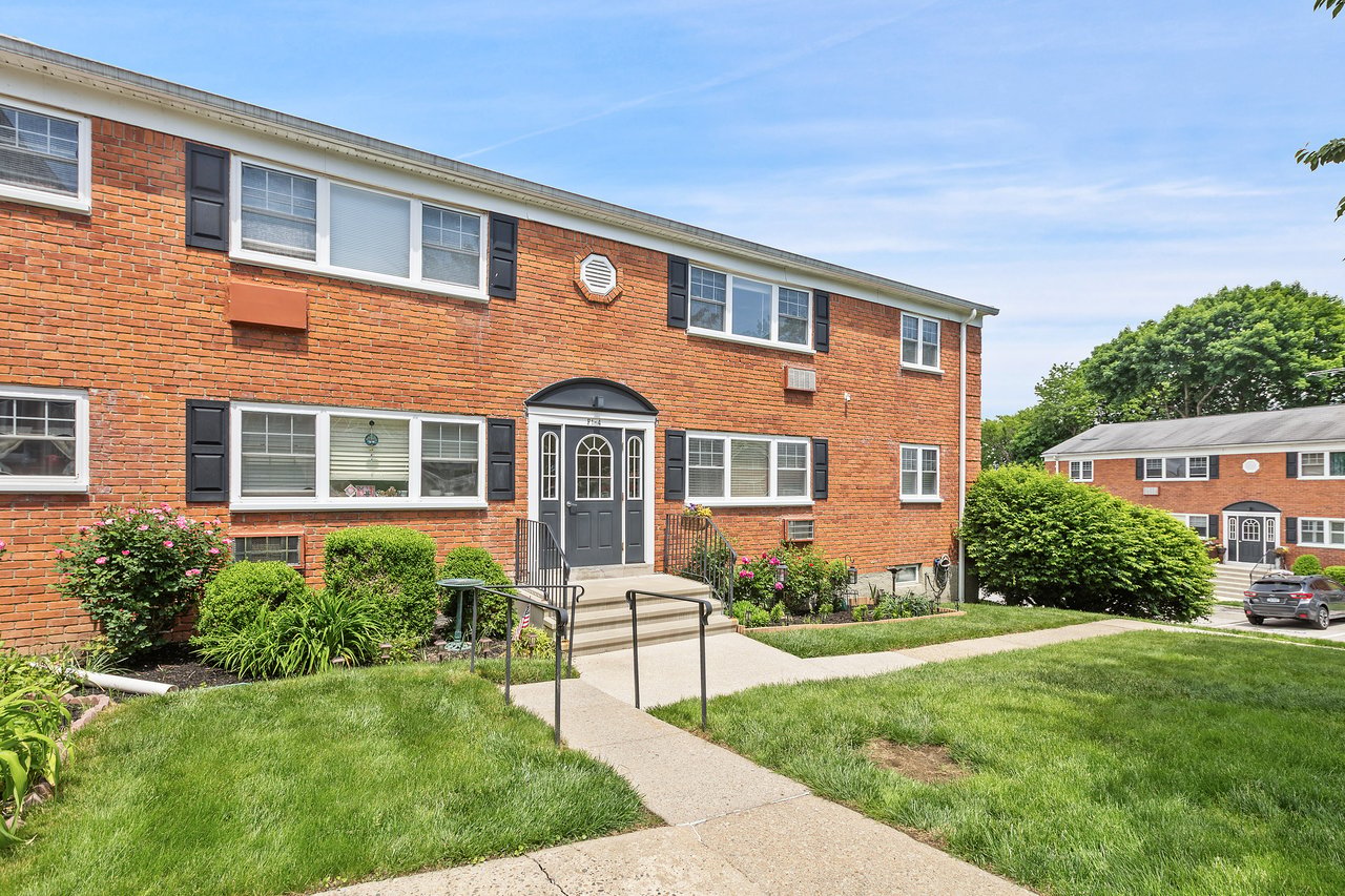 1879 Crompond Road Unit: F3