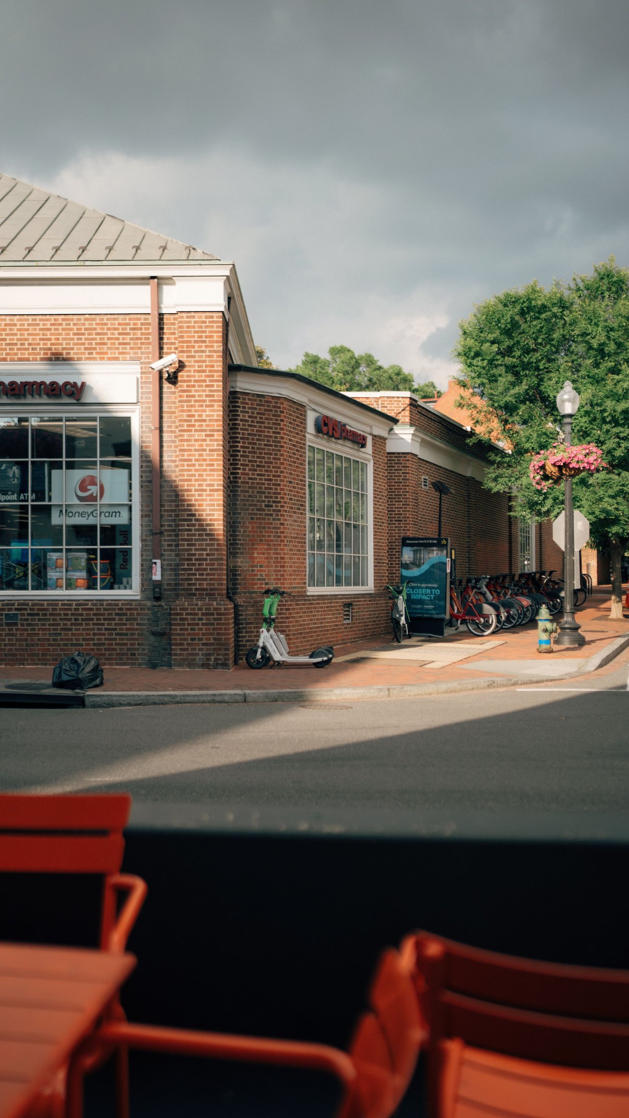 A Guide to Shopping and Dining Along Maple Avenue in Vienna, VA