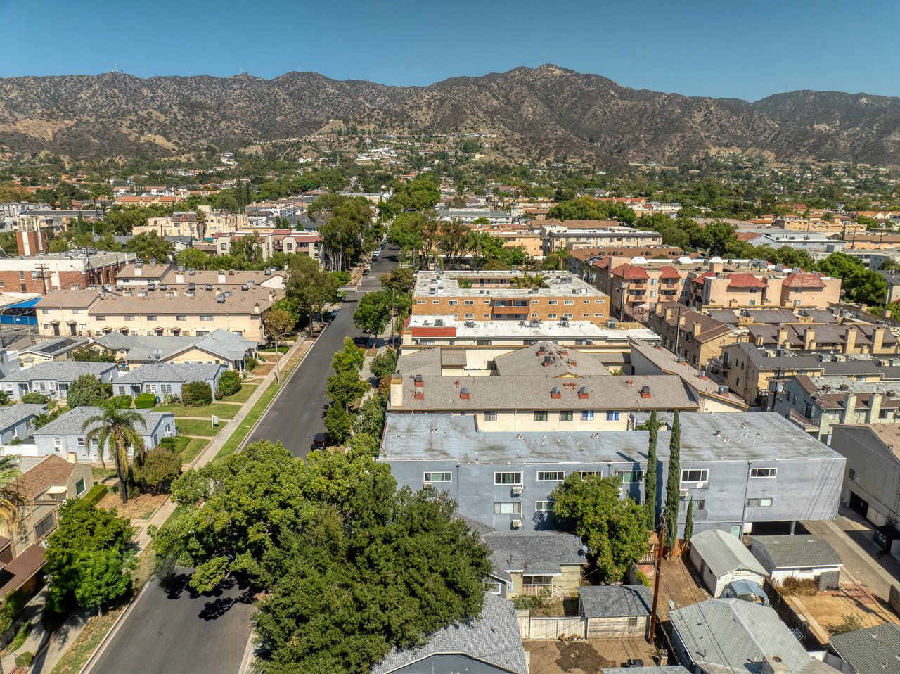 512 E Tujunga Ave