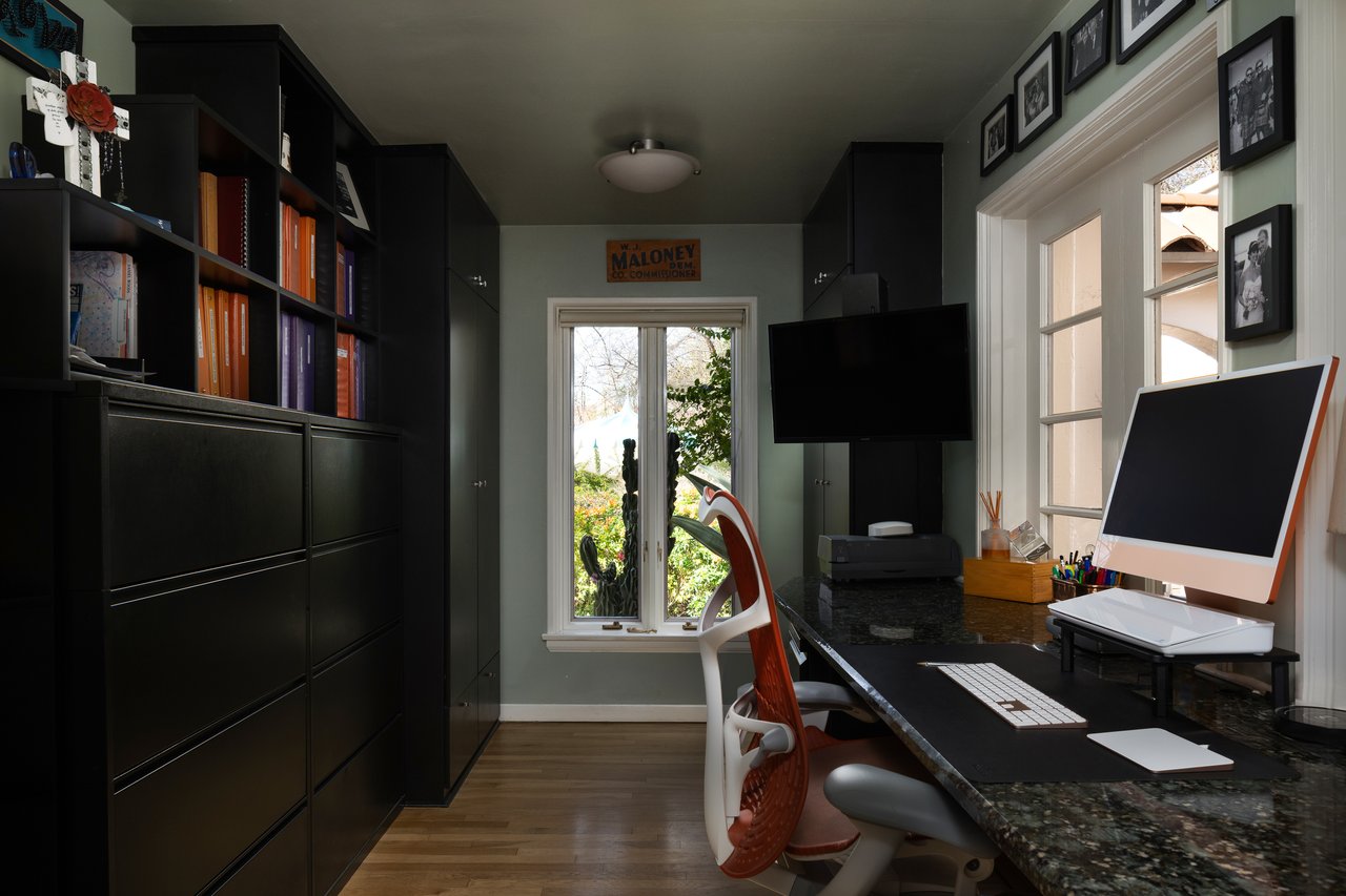 3042 N MANOR Drive E