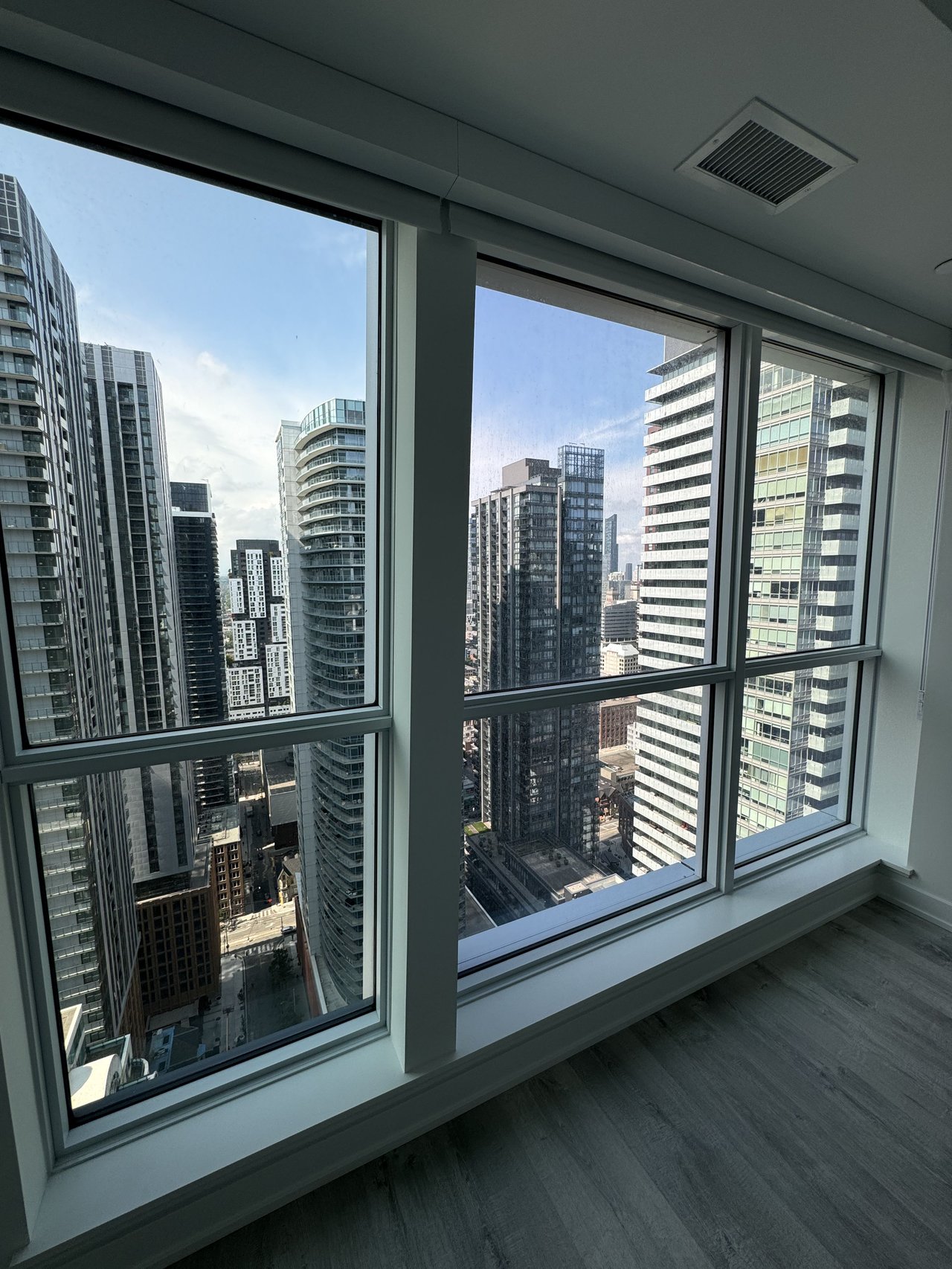 327 King Street W Unit: 3707