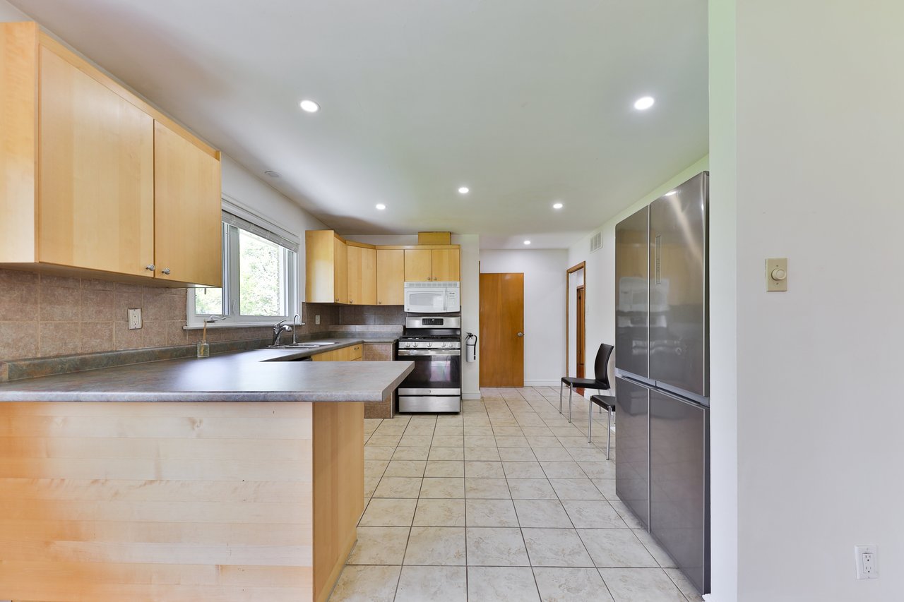 425 Plains Road W, Burlington