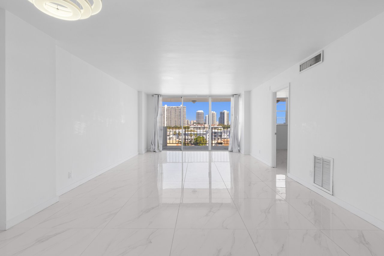 3545 NE 166th St #1004 North Miami Beach