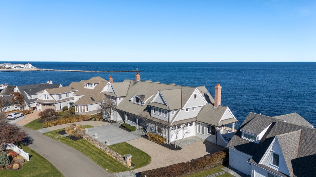 21 Circuit Ave, Scituate