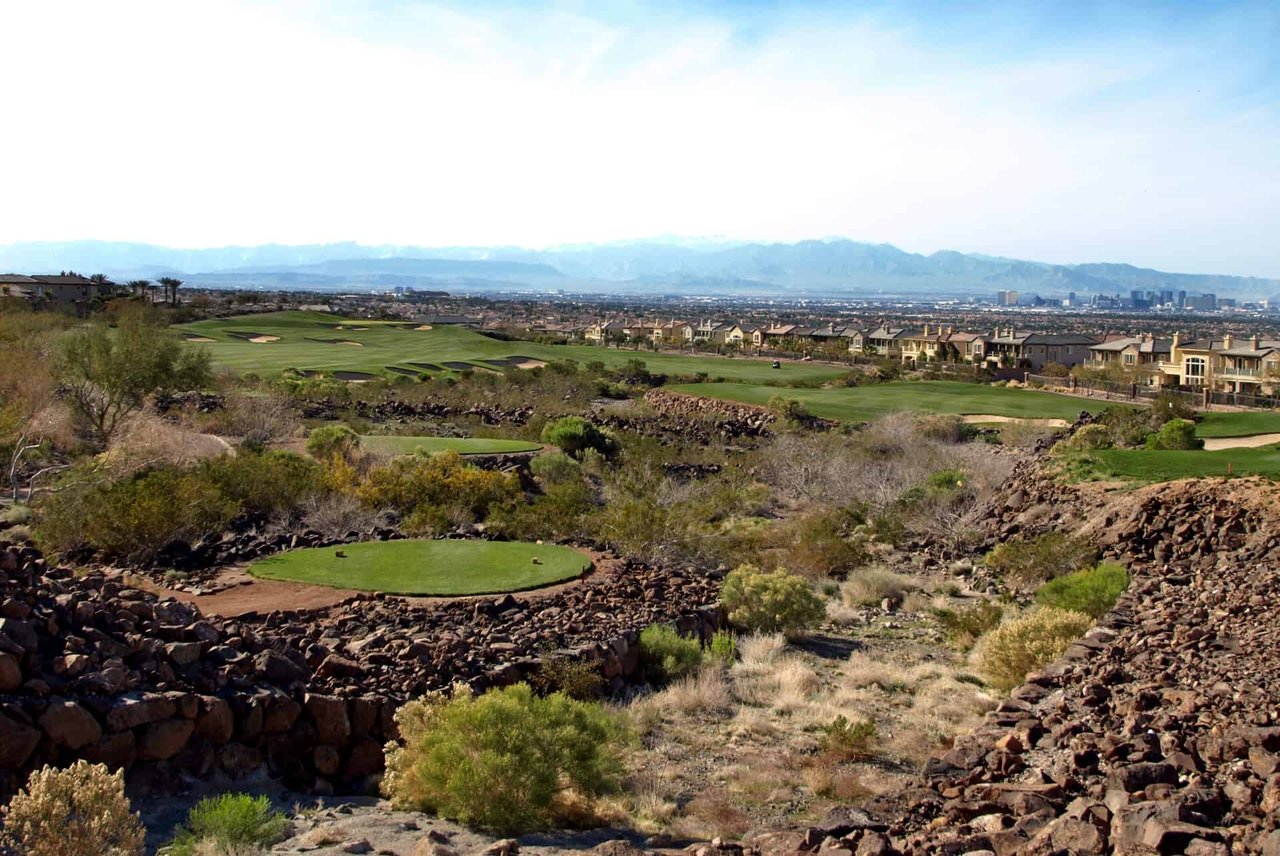 🏠 How Does Lot Orientation & View Quality Impact Price In MacDonald Highlands?