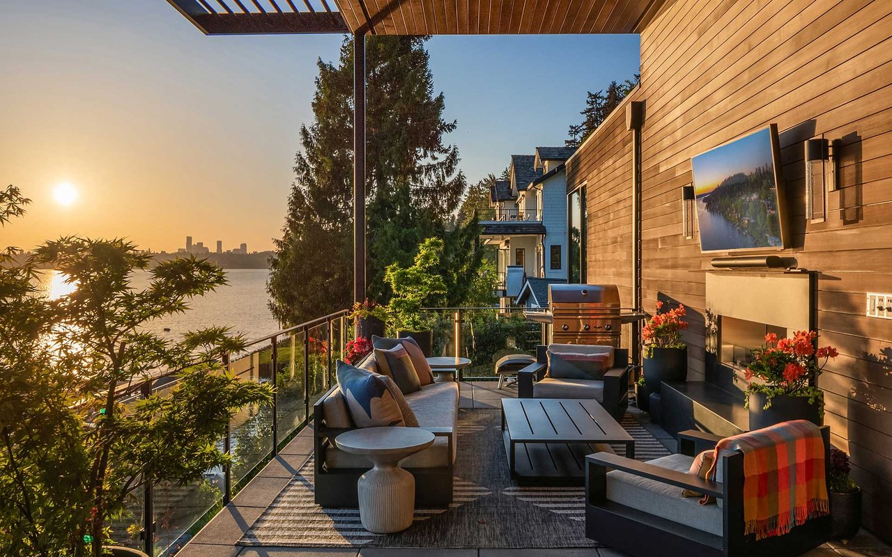 An Extraordinary Expression of Modern Waterfront Living on Mercer Island