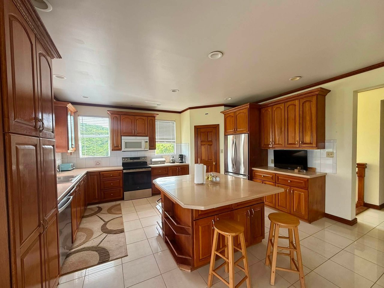 1152 Mount Healthy 3 Bedroom Apartment