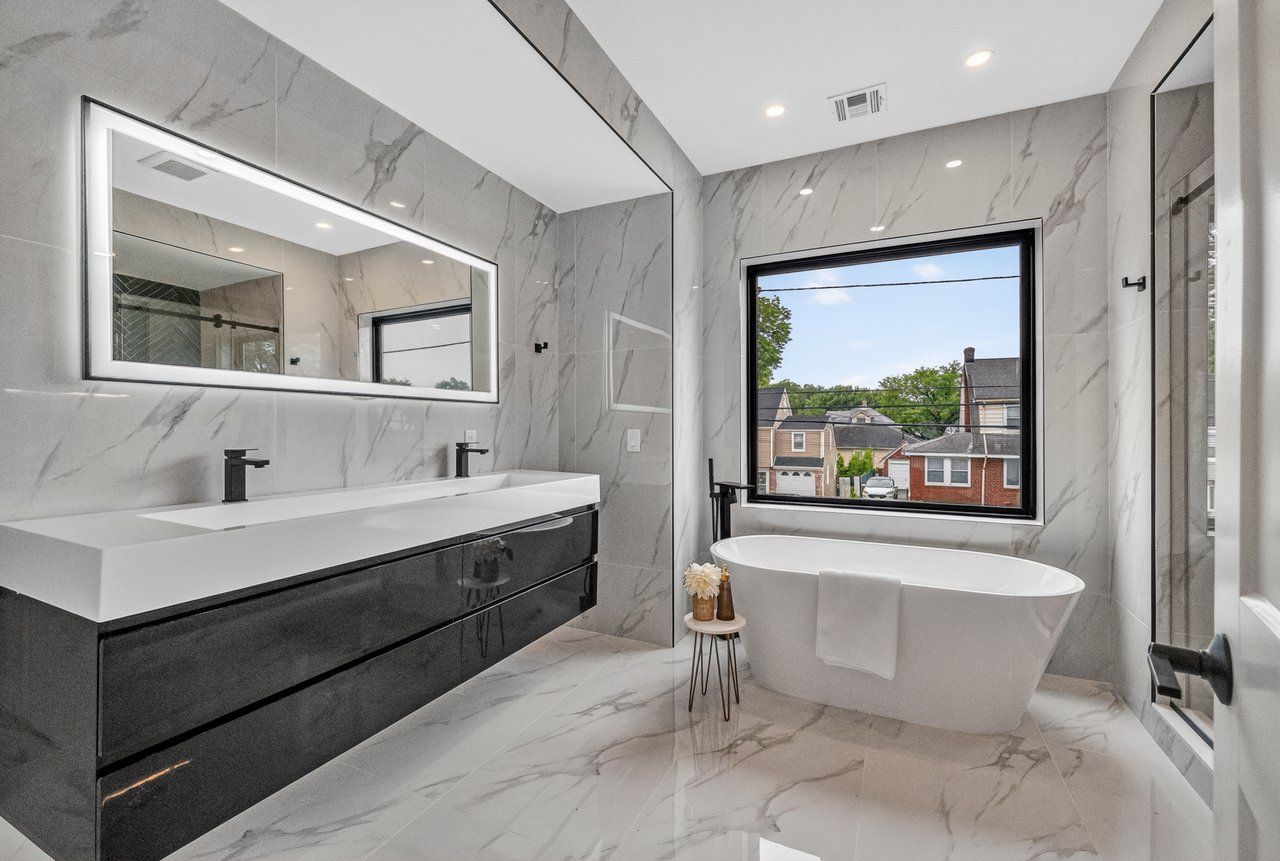 887 Linden Ave, Ridgefield, NJ 07657