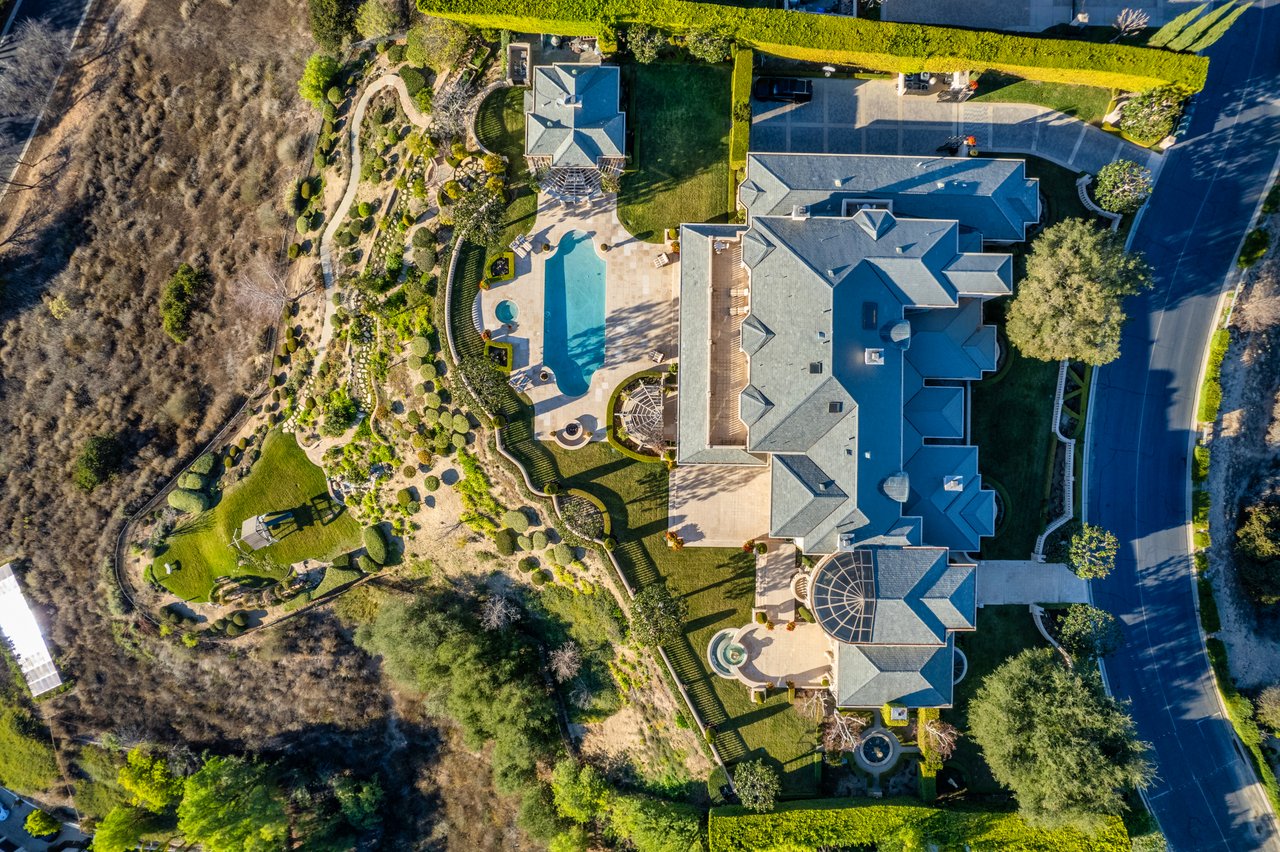 996 Vista Ridge Lane