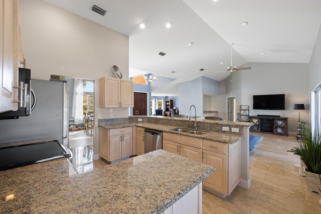 1200 SW Live Oak Cove