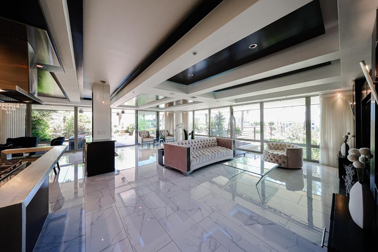 7157 E Rancho Vista Dr, #3006