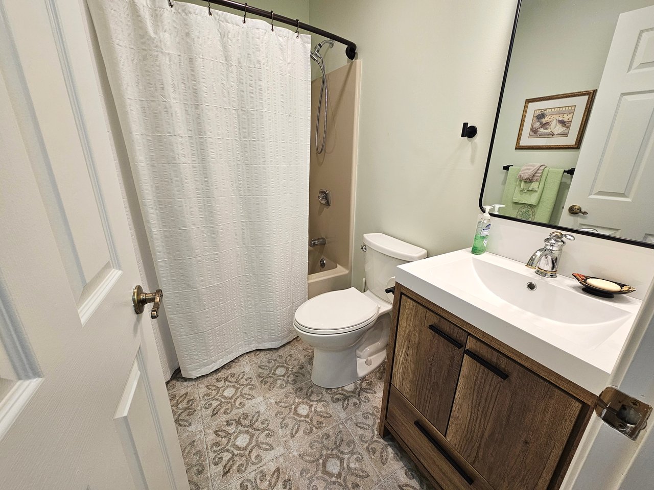 Waterfront, 3 bedroom Condo for Ski Season