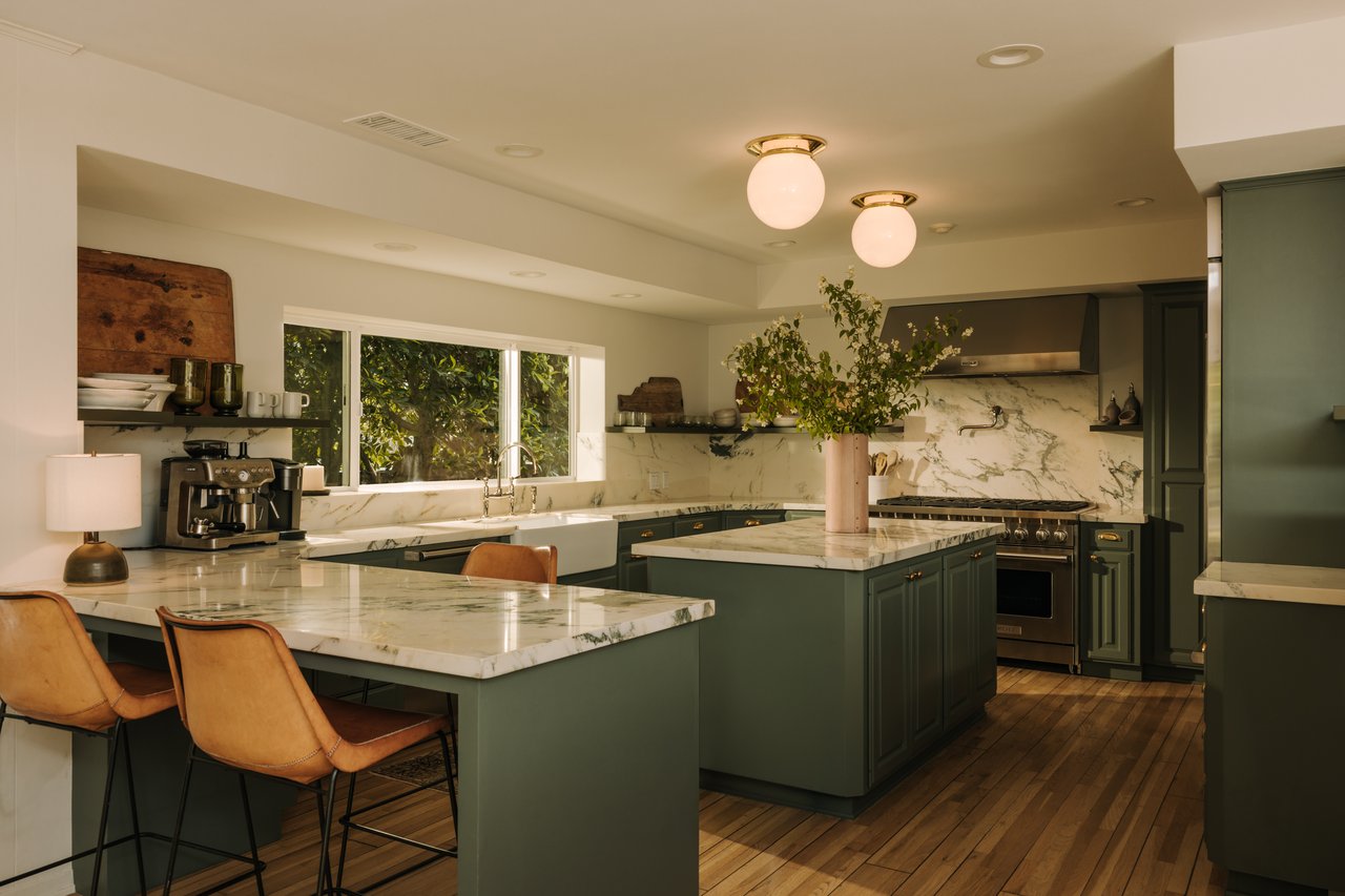 2610 Mandeville Canyon Rd