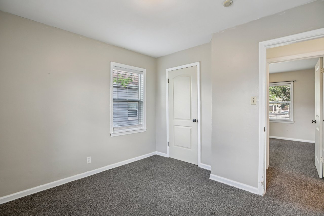 849 W Montague Ave