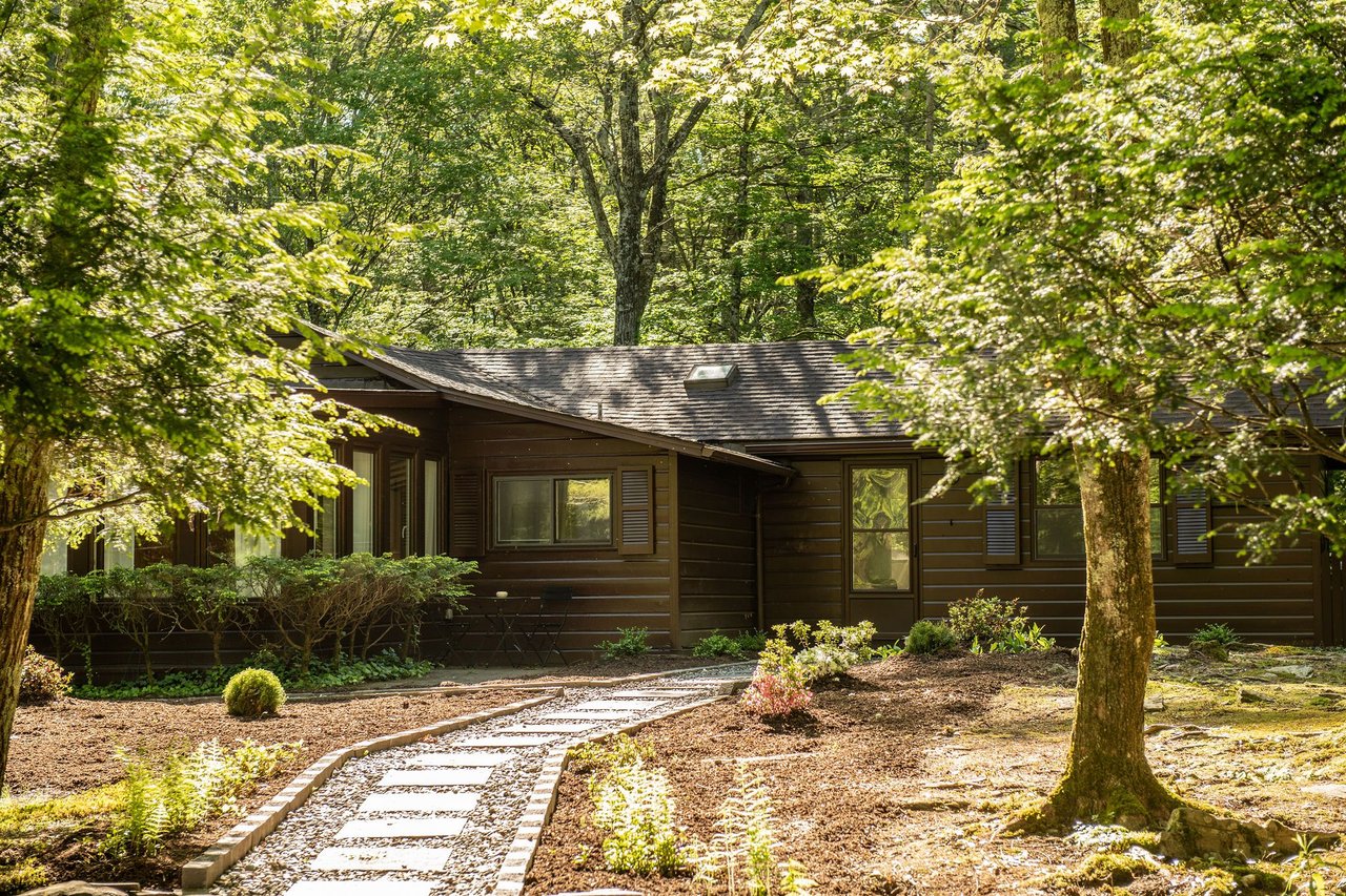 276 Chestnut Hill Road, Woodstock