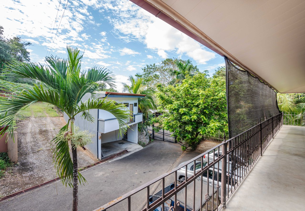 Cornett Retreat | Multi-Unit Colonial Compound 10 Mins to Playa Grande